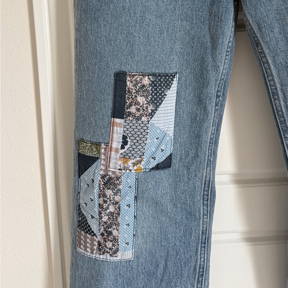 Abercrombie & Fitch Quilted Patchwork High Rise 90s Relaxed Jeans - Picture 4 of 8